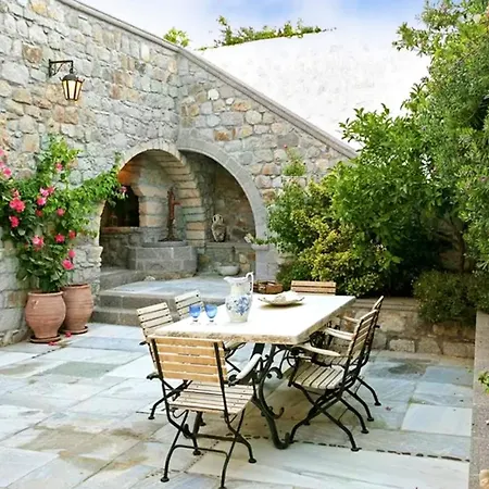 Family House With Sea View In + Terrace בית נופש Pátmos