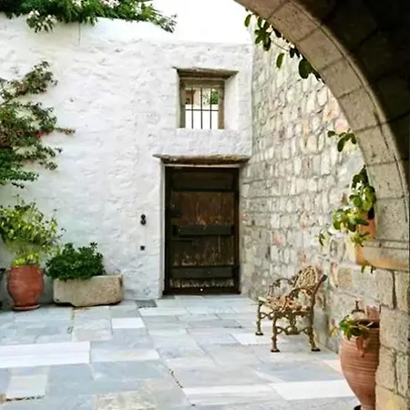 Family House With Sea View In + Terrace Vakantiehuis